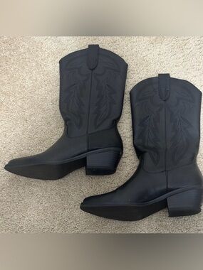 Madden Girl Redford Black Cowboy Boots in Size 8 GUC‎